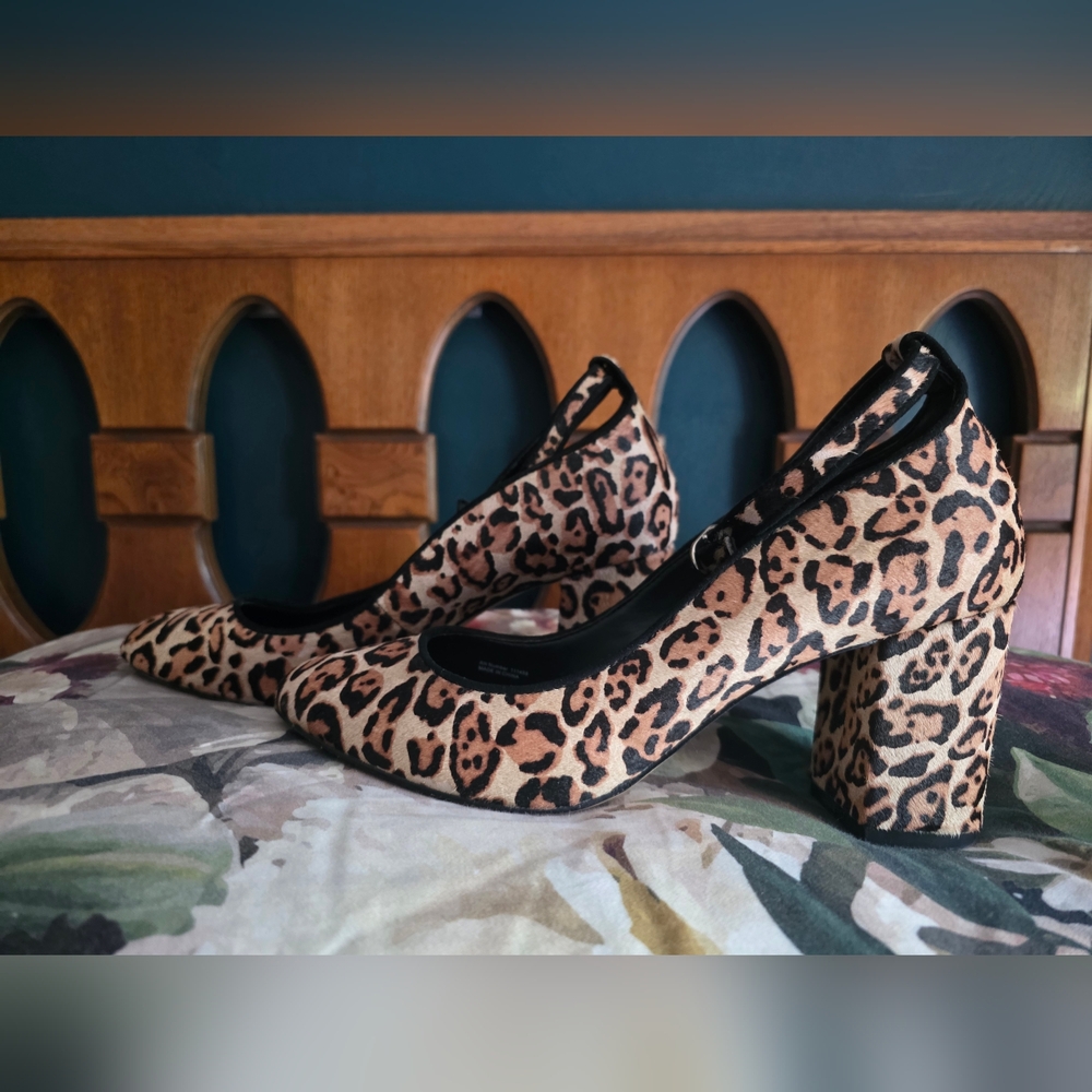 White House Black Market Leopard Print Fur Pony Block Heel Pumps Shoes Courts 8